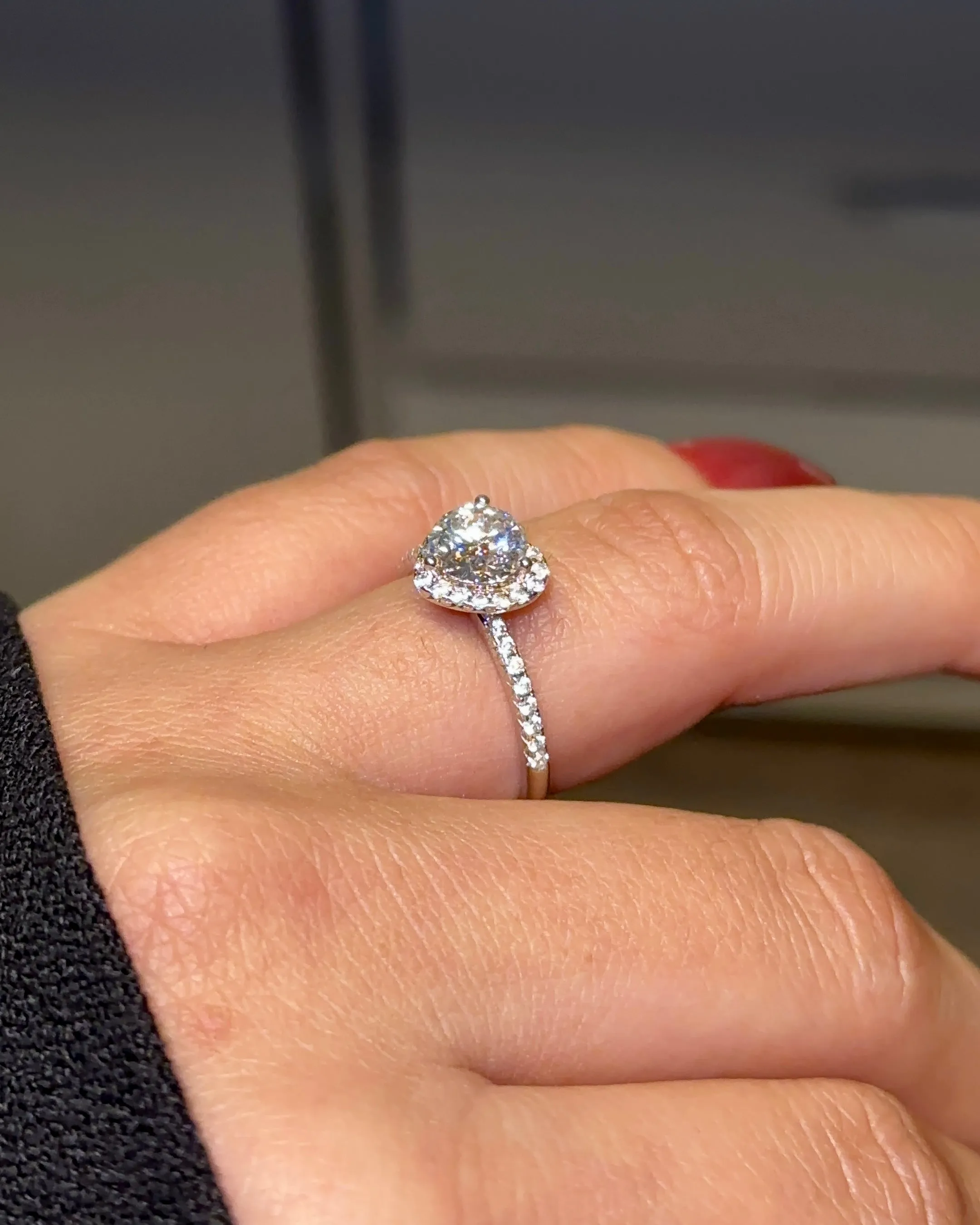 AMOR MOISSANITE RING