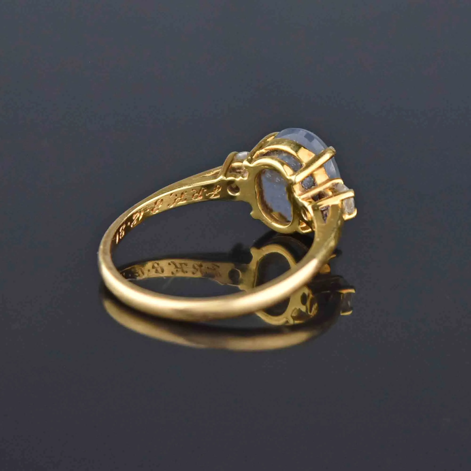 Art Deco 18K Gold Natural Star Sapphire Diamond Ring