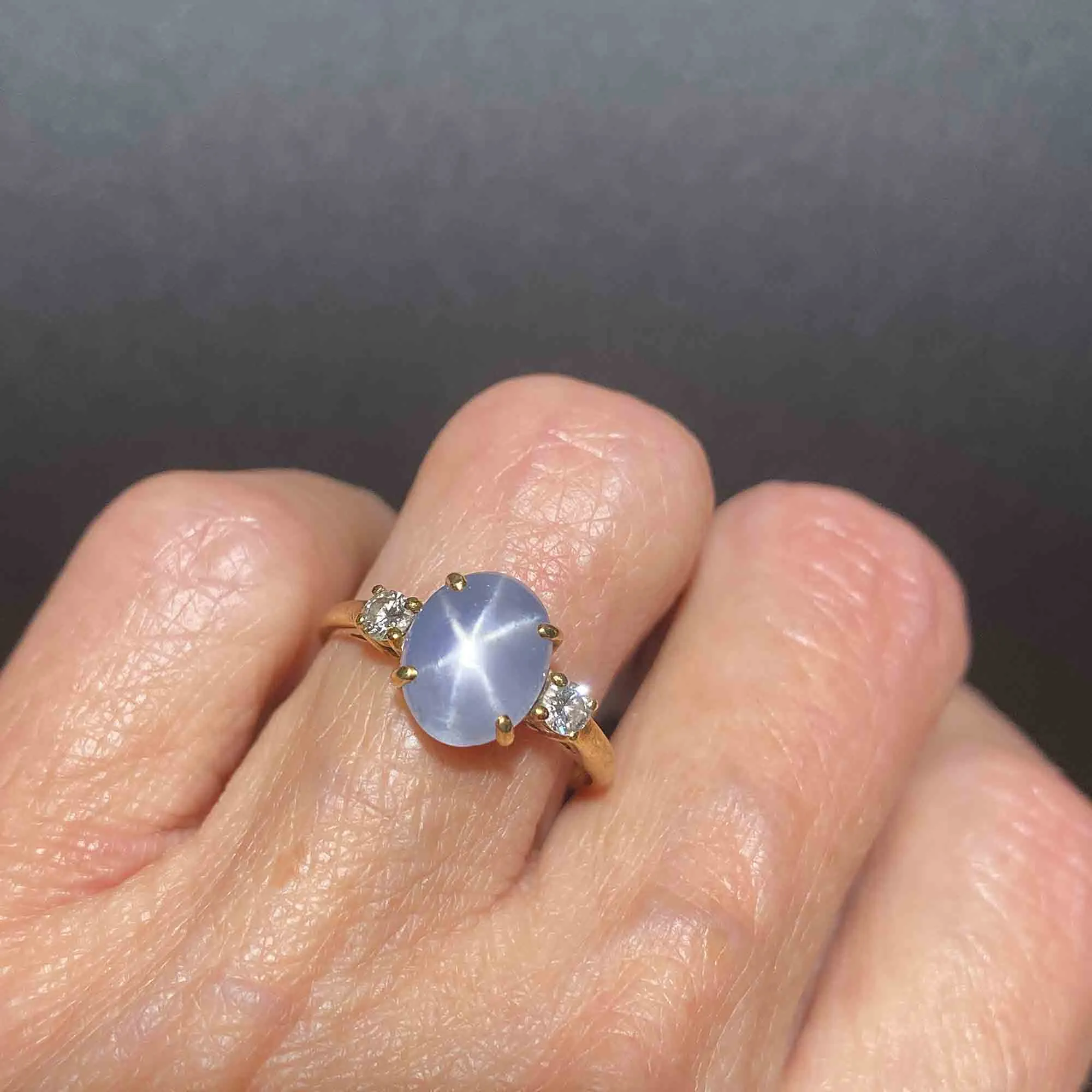 Art Deco 18K Gold Natural Star Sapphire Diamond Ring