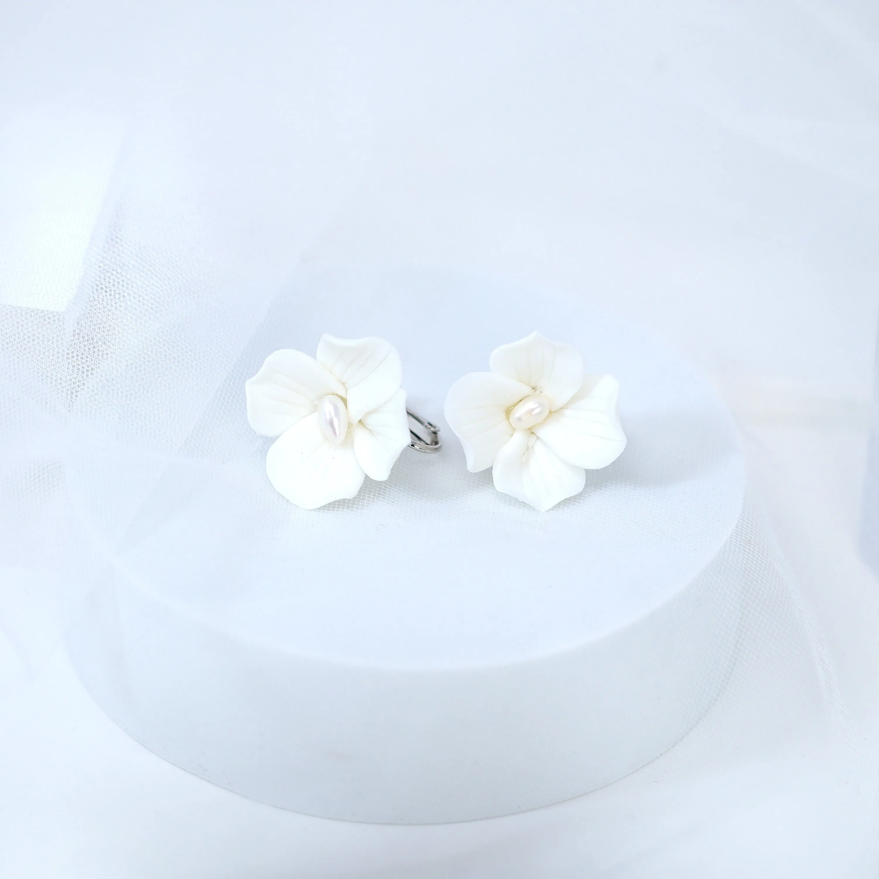 Clip on Ceramic White Flower Natural Pearl Stud Earrings, White Flower Bridal Earrings, Pearl Statement Earrings