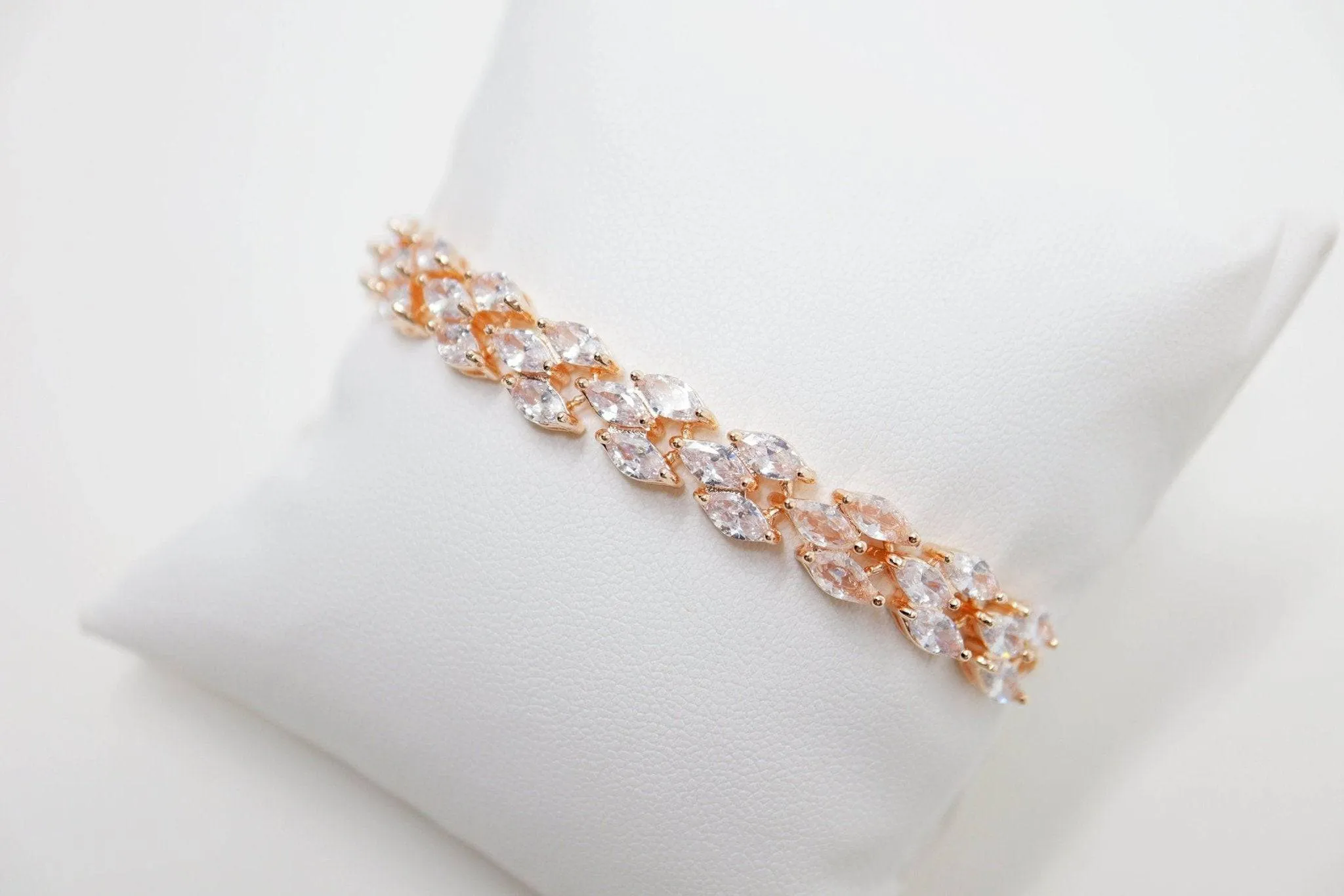 Leaves Dainty Bracelet, Delicate Bracelet, Wedding Bracelet, Bridesmaid Gift, Bride Bracelet, Bridal Bracelet, Diamond bracelet.